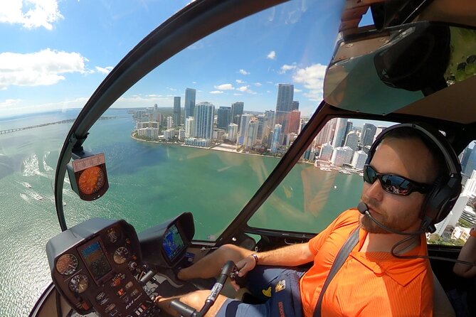 1-Hour Private Luxury Miami Helicopter Tour - Key Biscayne brings beaches and open water