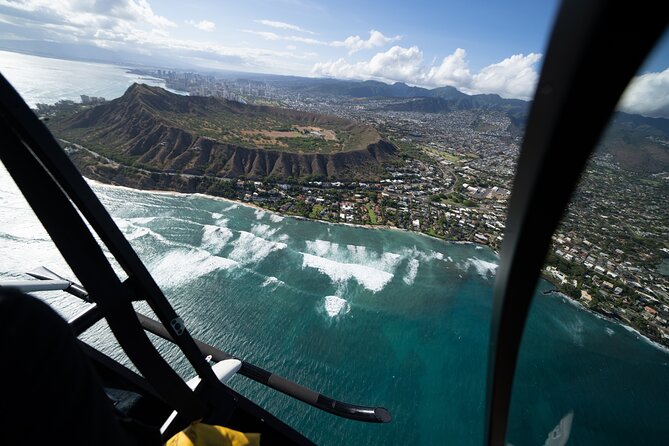 18 Minutes PRIVATE Helicopter Tour in Honolulu - The return over Honolulu and downtown