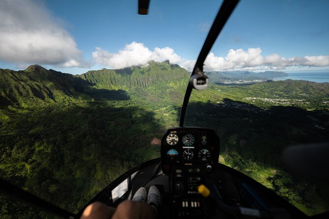 18 Minutes SHARED Helicopter Tour in Honolulu - Ala Moana Beach Park, Magic Island, and Ala Wai Harbor