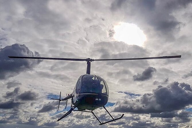 25 minute Helicopter Discovery Trial Lesson - Taking the controls over Surrey