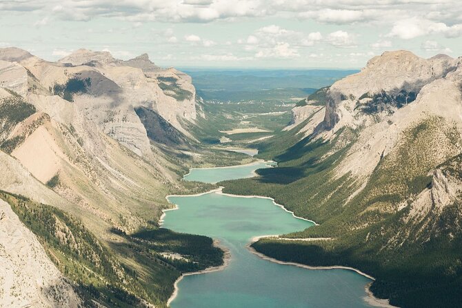30 Minute Helicopter Tour over Lake Minnewanka, Banff - From Mînî Thnî to Mount Yamnuska