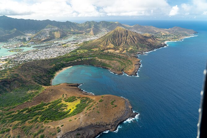 30 Minutes SHARED Helicopter Tour in Honolulu - Taking off from HNL and finding Honolulu Harbor