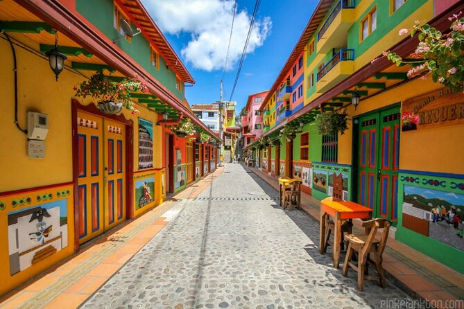 Amazing Private Guatape Tour + Boat Ride + Helicopter & Rock - Pick the air or the water