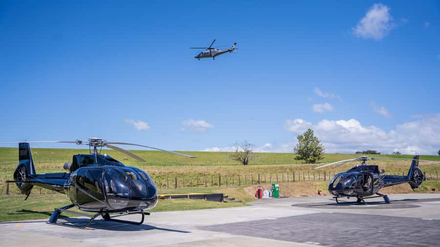 Auckland: 20min Helicopter scenic flight - City & Volcanoes - The first sweep over Auckland’s western sights