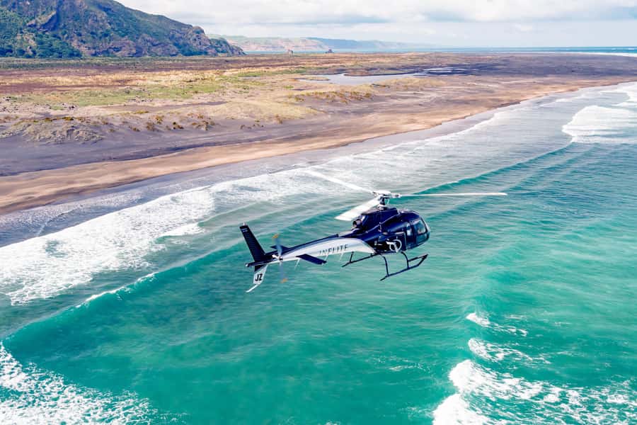 Auckland: 36 min scenic helicopter flight - Coast to Coast - Downtown Auckland, the Sky Tower, and Viaduct Harbour