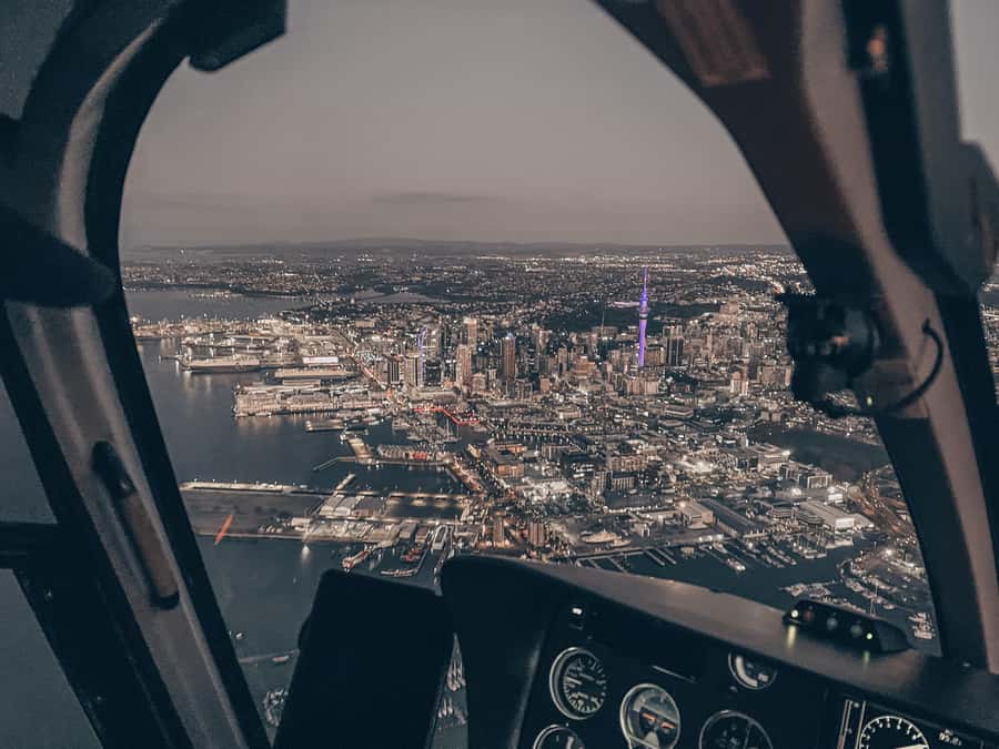 Auckland: 36 min scenic helicopter flight - Coast to Coast - What the helicopter size means