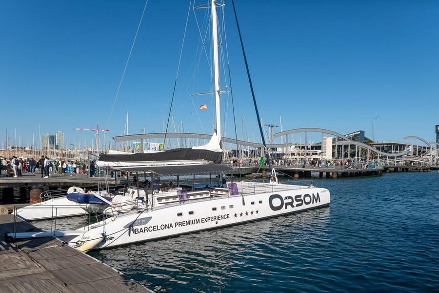 Barcelona: Boat Trip and Panoramic Helicopter Flight - How to make the most of the four hours