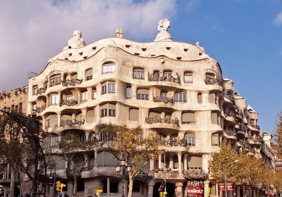 Barcelona: Helicopter, Boat Ride & Old Town Private Tour - Should you book this Barcelona tour?