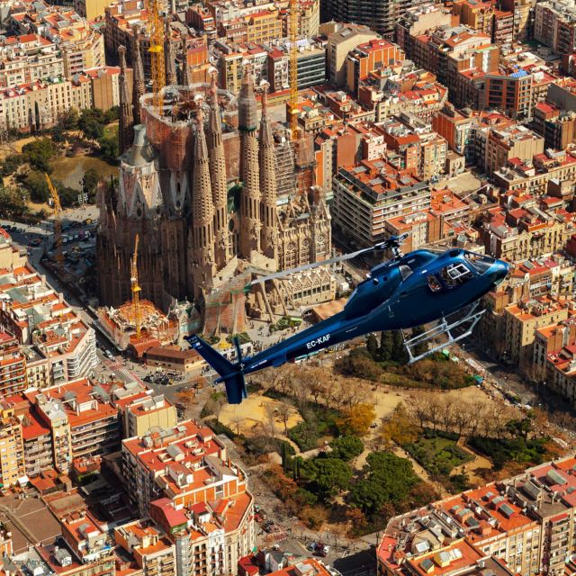 Barcelona: Panoramic Helicopter Flight & Boat Transfer - From Port Vell to the heliport by boat