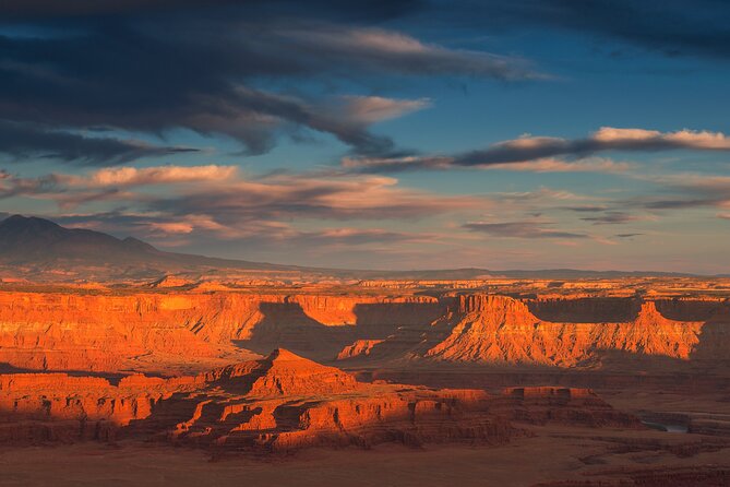 Canyon Country Sunset Helicopter Tour - 60 minutes - Golden light over Moab at 7:00 pm