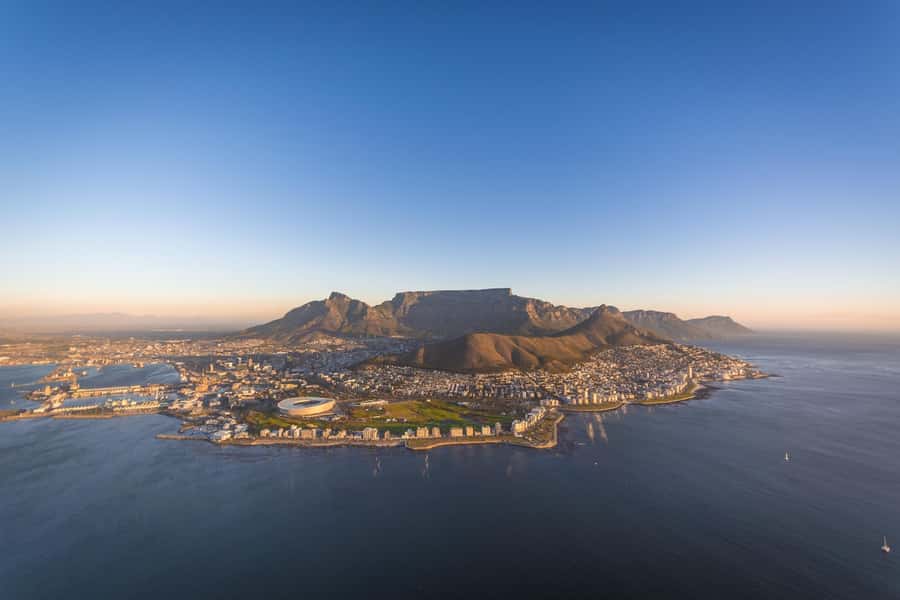 Cape Town: 20-Minute Helicopter Flight and Free Harbour Tour - Table Mountain and the flight toward Hout Bay