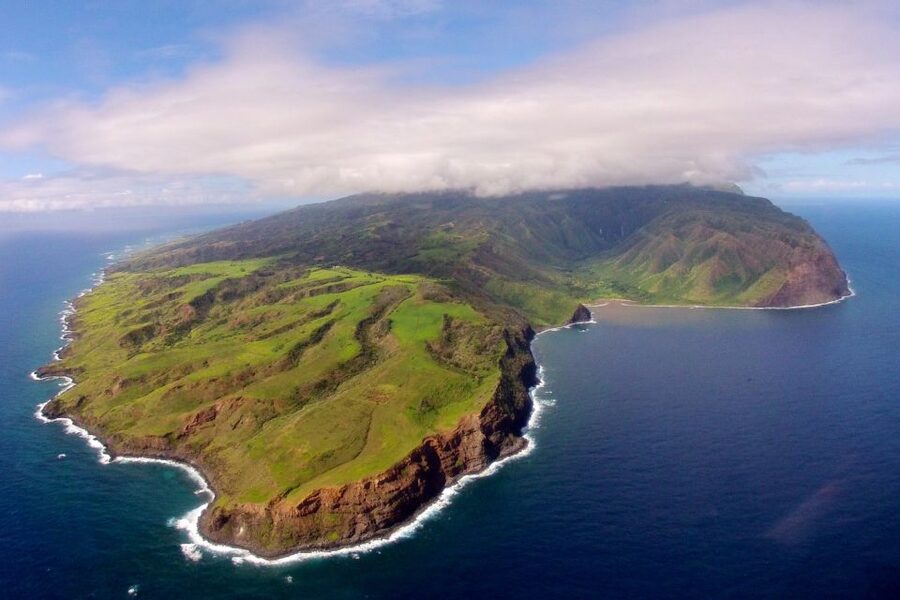 Central Maui: Two-Island Scenic Helicopter Flight to Molokai - What the pilot adds to the experience