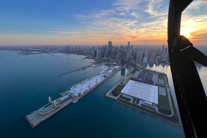Chicago Helicopter 10-Minute Tour for up to Three Passengers - The Loop in Three Minutes: Towers, River, and City Geometry