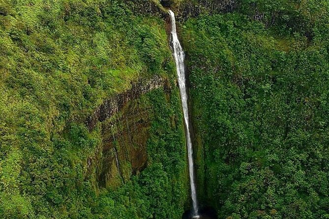 Complete Island 60-Minute Helicopter Tour - Seats, photographs, and the limits of a shared cabin
