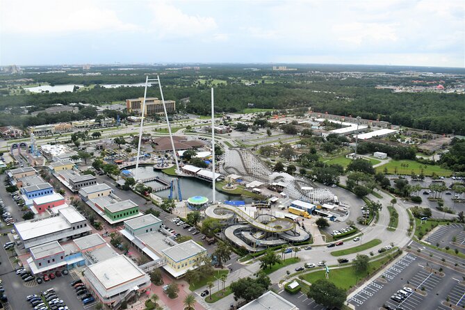 Day 16 miles Private Helicopter Tour over Fun Spot - A pilot who explains what you are seeing