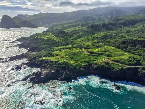 Doors Off West Maui and Molokai 45 minute Helicopter Tour - Weather, motion, and safety considerations