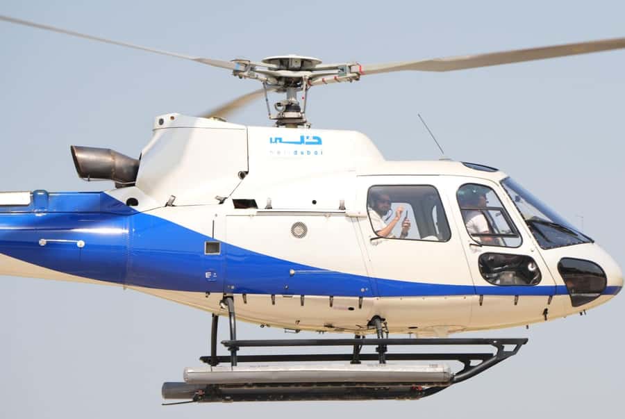 Dubai: 30-Minute Scenic Helicopter Tour - Mall of the Emirates, Emirates Hills, and the inland turn