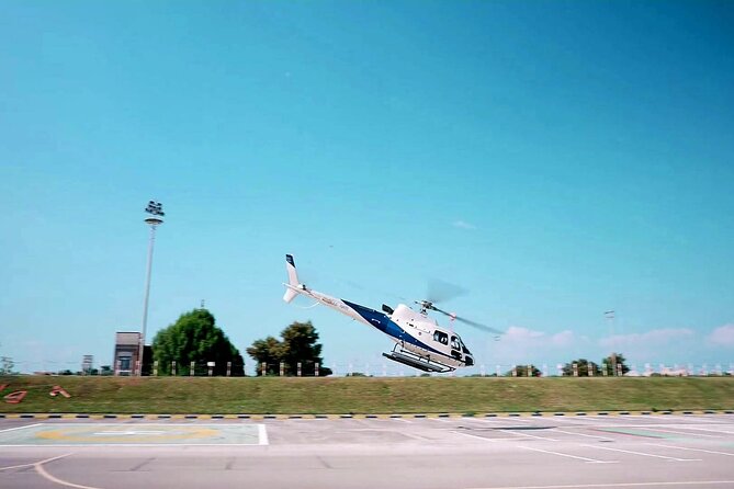 Dubai Helicopter Experience with Sightseeing Options - What the onboard experience feels like
