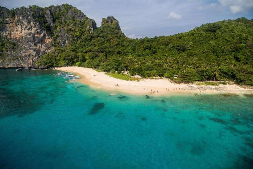 El Nido: Tour C to Hidden Beach, Helicopter Island & More - Matinloc Shrine adds a change of pace