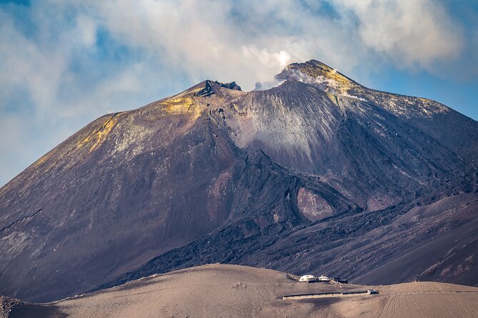 Etna : Group Helicopter Flight (including round trip car transfer) - The horseshoe-shaped cavity on Etna