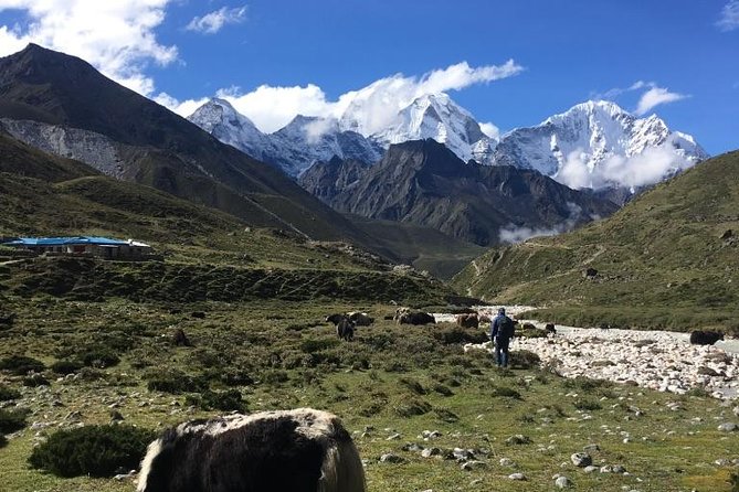 Everest base camp flight over by Helicopter from Kathmandu - Flying over Everest Base Camp