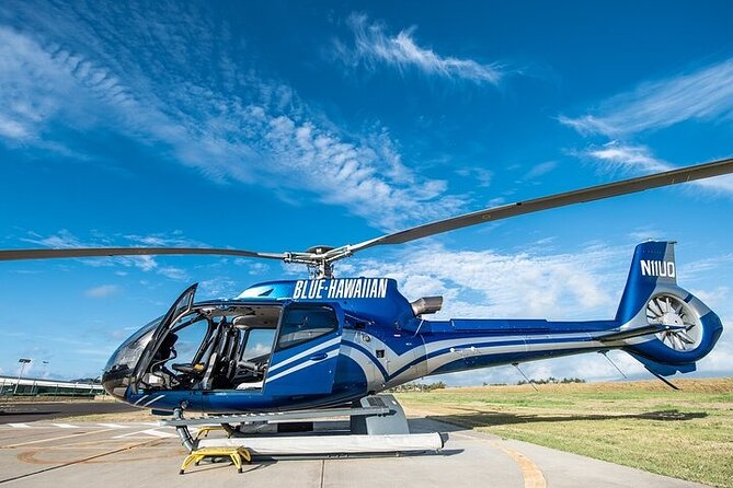 First Class Waterfalls of West Maui and Molokai Helicopter Tour - Waihee ridges and Kahakuloa Bay