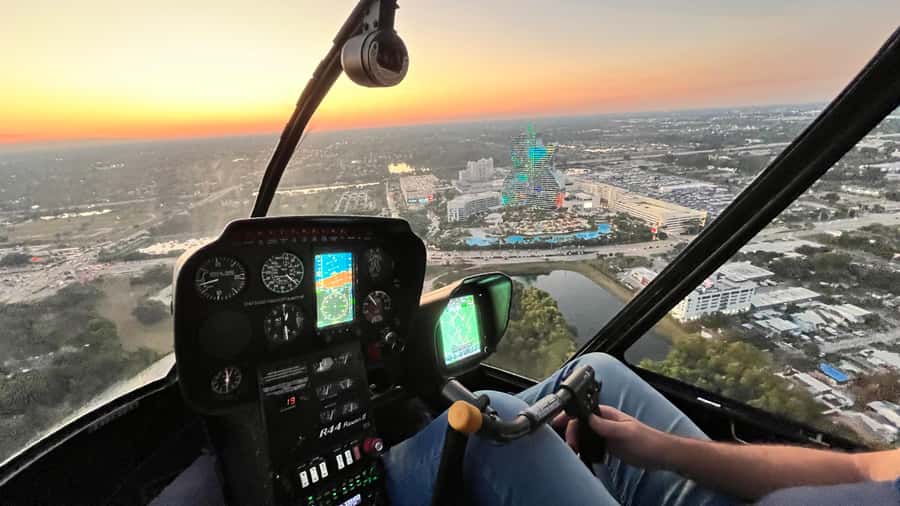 Fort Lauderdale : Romantic Champagne Helicopter Flight Tour - A romantic flight with Fort Lauderdale below