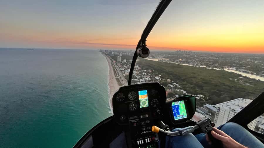 Fort Lauderdale : Romantic Champagne Helicopter Flight Tour - The 15-minute safety briefing