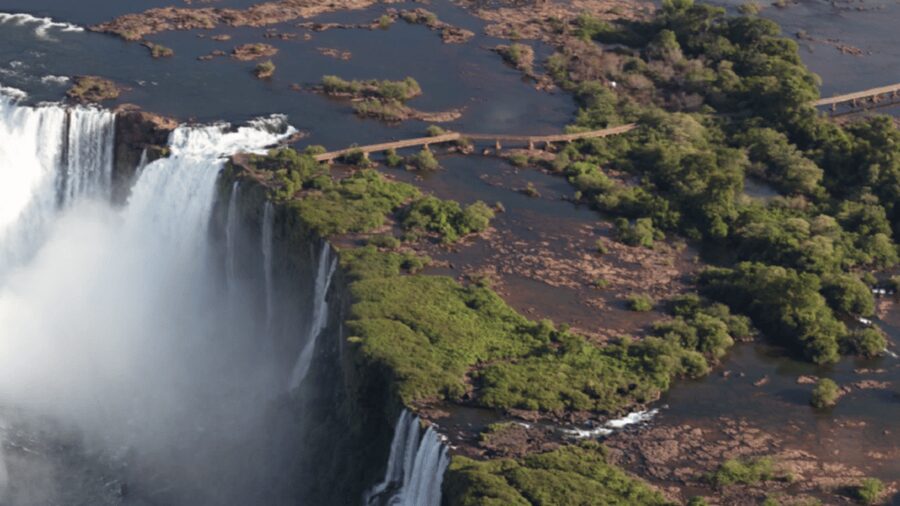 Foz do Iguaçu: Helicopter Flight over the Iguassu Falls - The 10-minute flight over the Falls
