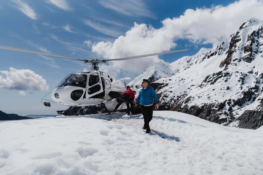 Franz Josef: 2.5 Hour Glacier Hike with Helicopter Transfer - Flying from Franz Josef to the glacier