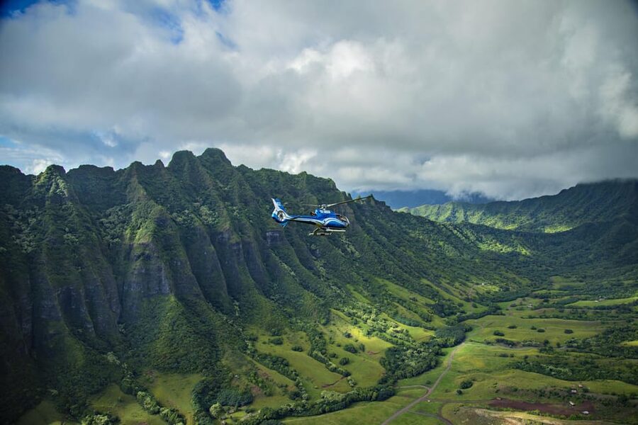 From Honolulu: Complete Oahu Island Helicopter Tour - Kaneohe Bay’s reefs from a window seat