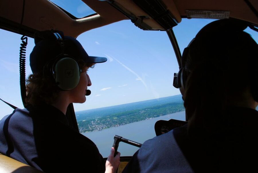 From Westchester: New York Helicopter Piloting Experience - Taking the controls of the Robinson R44