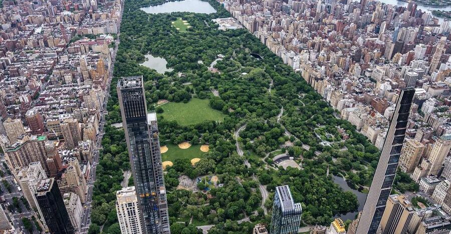 From Westchester: NYC Private Helicopter Tour for Couples - The East River bridges and the longer flight