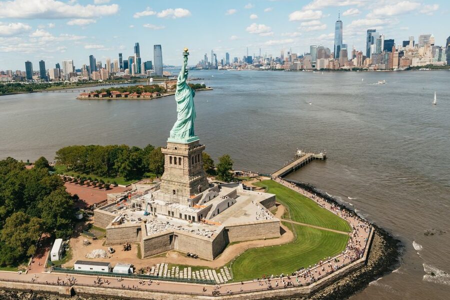 From Westchester: Private NYC Helicopter Tour for 2-6 People - Why seeing Manhattan from Westchester changes the experience