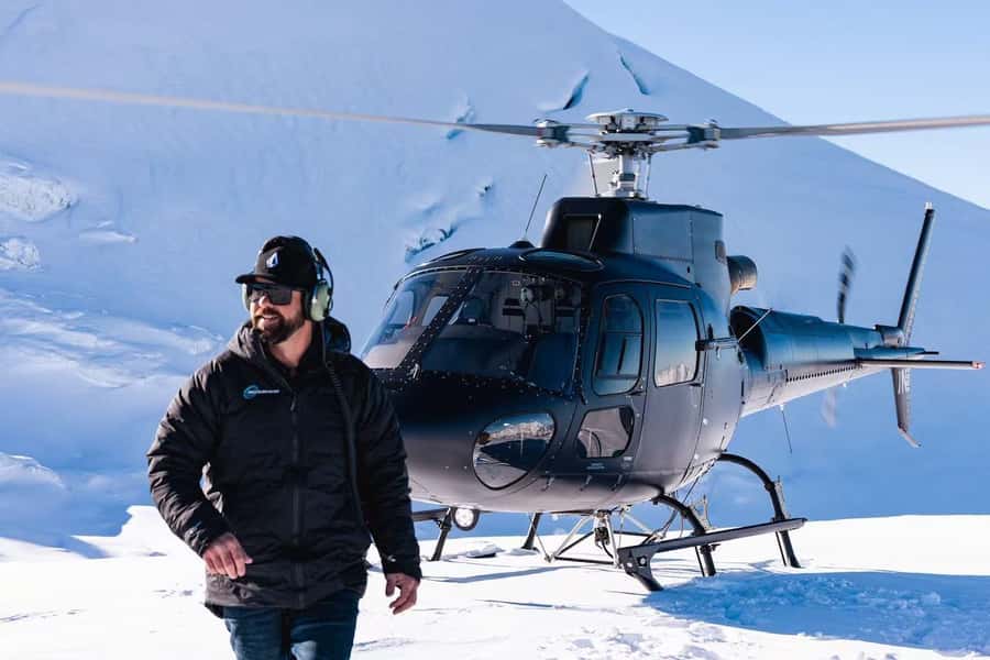 Glenorchy: 25-30 Minute Snow Landing Helicopter Experience - Flying over Glenorchy’s mountains and valleys
