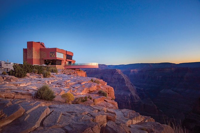 Grand Canyon Helicopter and Western Ranch Adventure Landing Tour - The return flight over the Strip