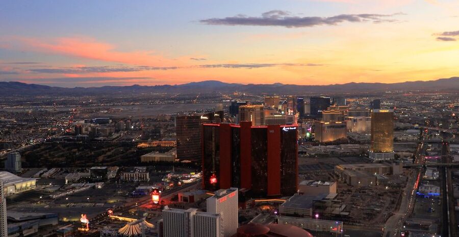 Grand Canyon Helicopter Landing Tour with Vegas Strip - The flight over Hoover Dam and Lake Mead