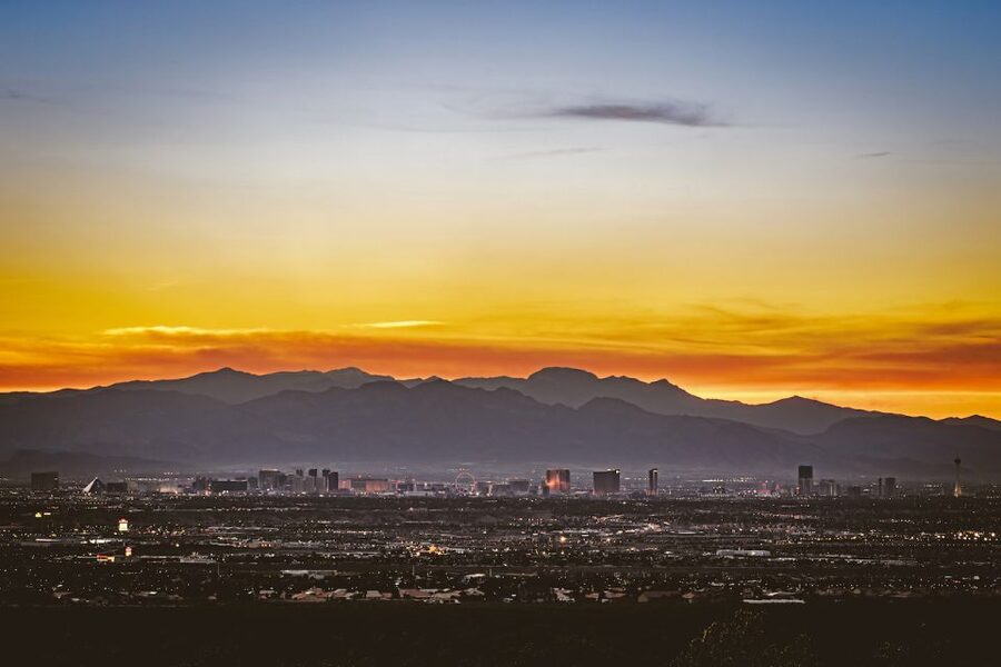 Grand Canyon Helicopter Landing Tour with Vegas Strip - Returning toward the Las Vegas Strip