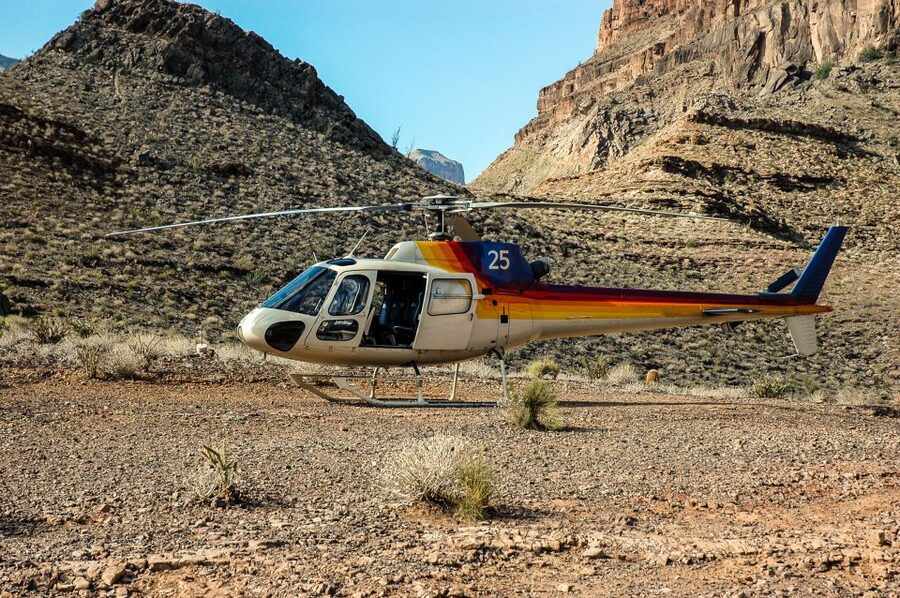 Grand Canyon Village: Helicopter Tour & Hummer Tour Options - Sunset Hummer tours and changing light