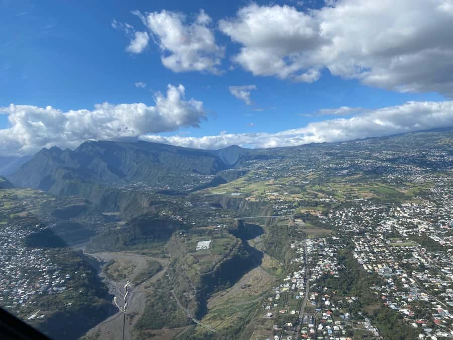 Helicopter flight from St Pierre over Réunion's 3 cirques - How to get better photos from the air