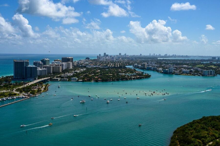 Helicopter: Lauderdale-Hard Rock Guitar-Miami Beach - Fort Lauderdale Beach and the return flight