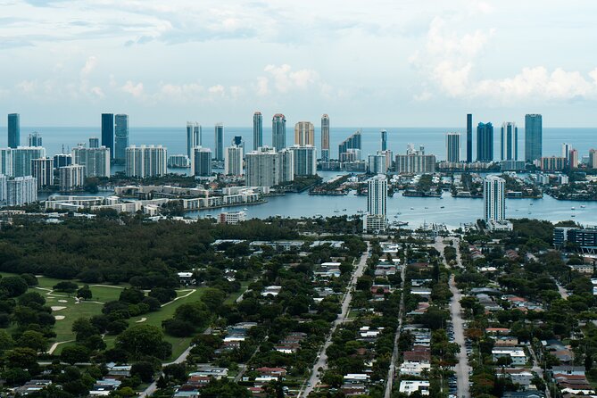 Helicopter Miami Grand Tour - Hallandale Beach and the return toward the stadium