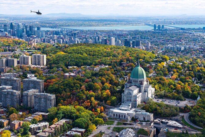 Helicopter Tour Over Montreal - The Boucherville Islands and the choice of route