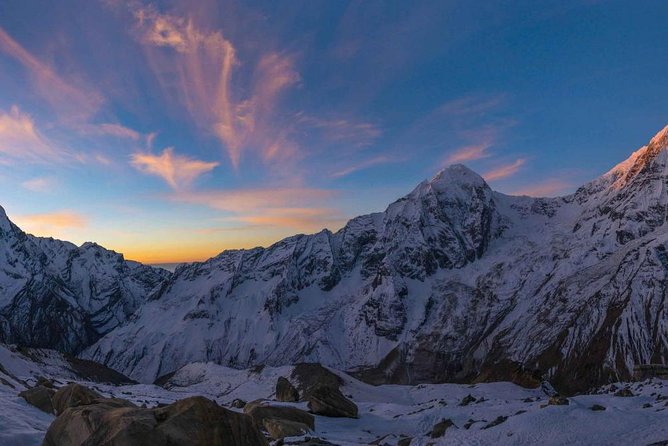 Helicopter Tour To Annapurna Region with landing at Base Camp - The flight toward the Annapurna massif