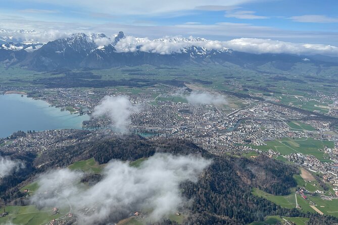 Helicopter tour to the Stockhorn mountain, with great view to the Swiss Alps - Seeing Bern from the air