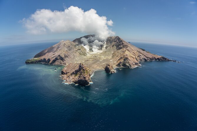Helicopter White Island / Mount Tarawera 'Volcanic Extremes' - Flying over Whakaari White Island