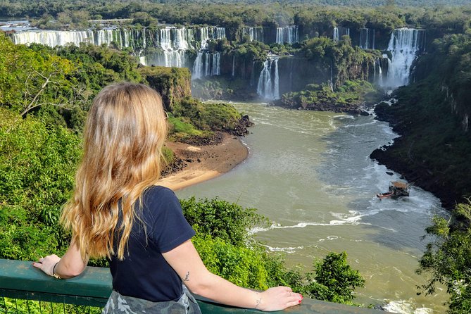 Iguassu Falls Brazilian Side: Macuco Safari, Helicopter Flight and Bird Park - Parque das Aves offers a quieter two-hour break