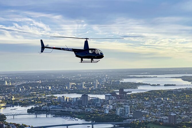 Introduction to helicopter piloting in Gatineau-Ottawa - Meeting the Robinson R44 at Gatineau airport