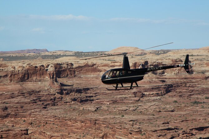 Island in the Sky & Canyon Country Heli Tour - 45 minutes - Dead Horse Point and the Colorado River far below