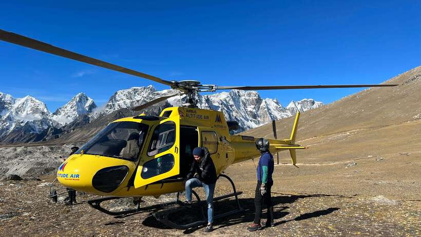 Kathmandu: Everest Helicopter Tour with Landing & Breakfast - Kathmandu to Lukla: the first Himalayan change of scale